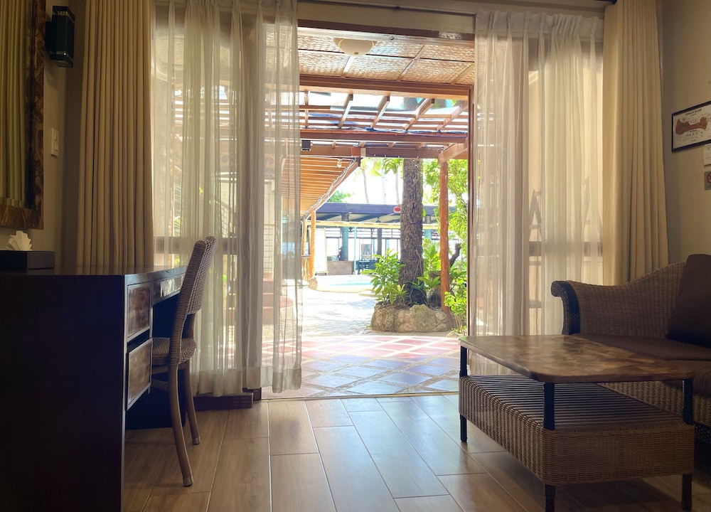 Premier Poolview photo 3