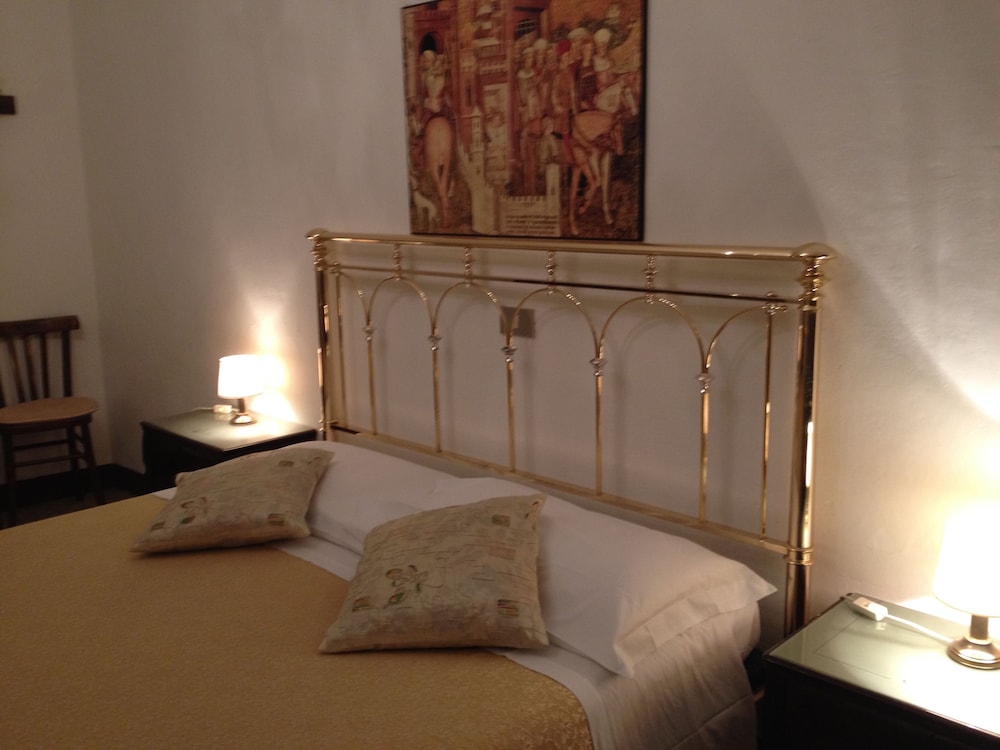 Standard Double Room, Shared Bathroom