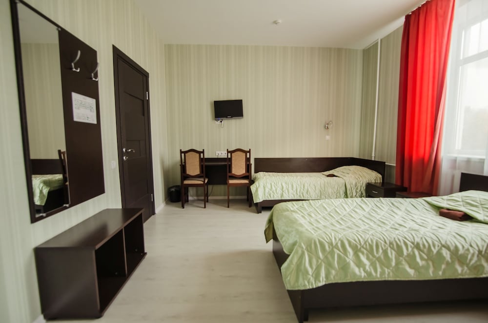 Economy Triple Room photo 2