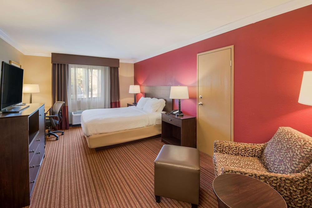 Standard Room, 1 Queen Bed, Non Smoking, Refrigerator & Microwave photo 1
