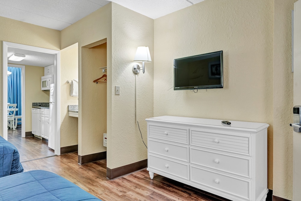 Suite, Waterpark View with Kitchenette - Photo 2
