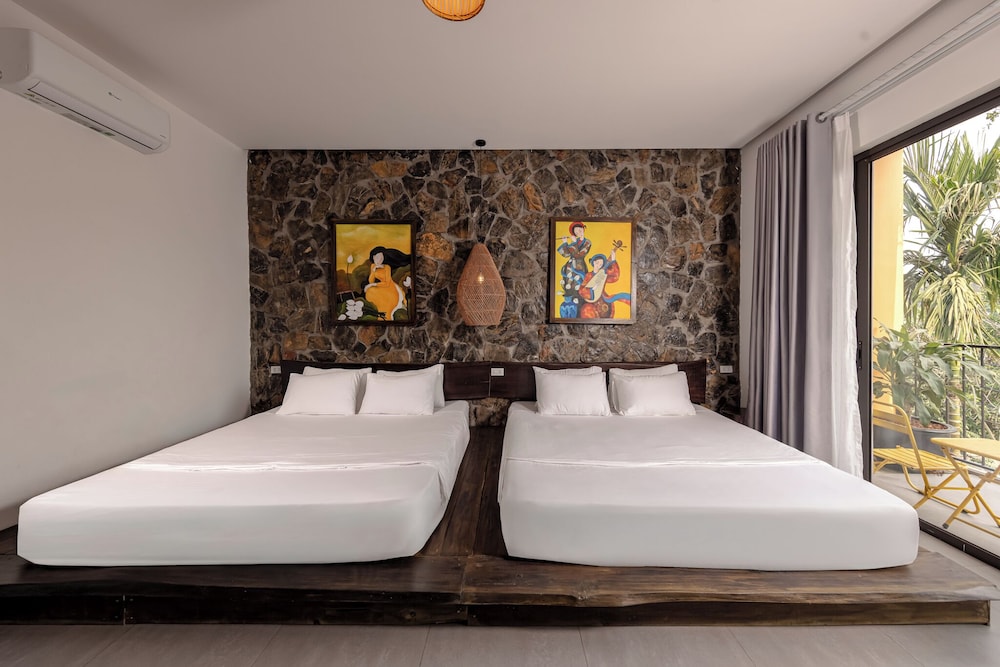 Deluxe Quadruple Room, Mountain View photo 2