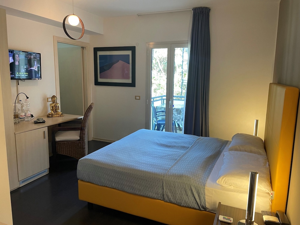 Family Room, Connecting Rooms (3 Adults) photo 1