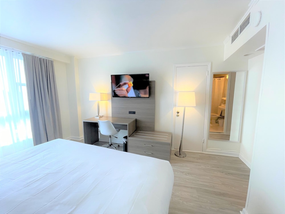 Full or Queen Bed Room