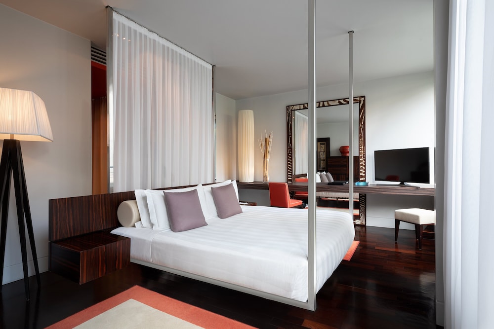 Deluxe Room thumbnail 5