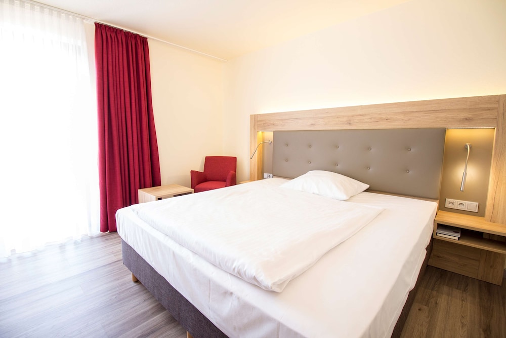 Standard Twin Room - Photo 8