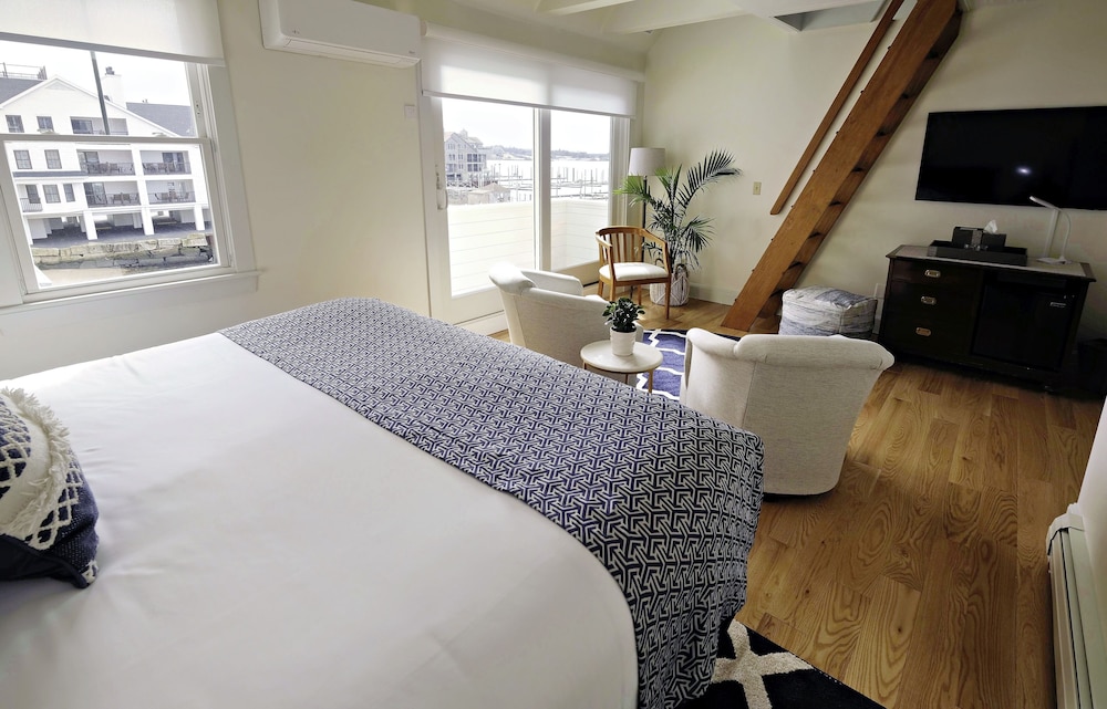 Waterfront Suite photo 1