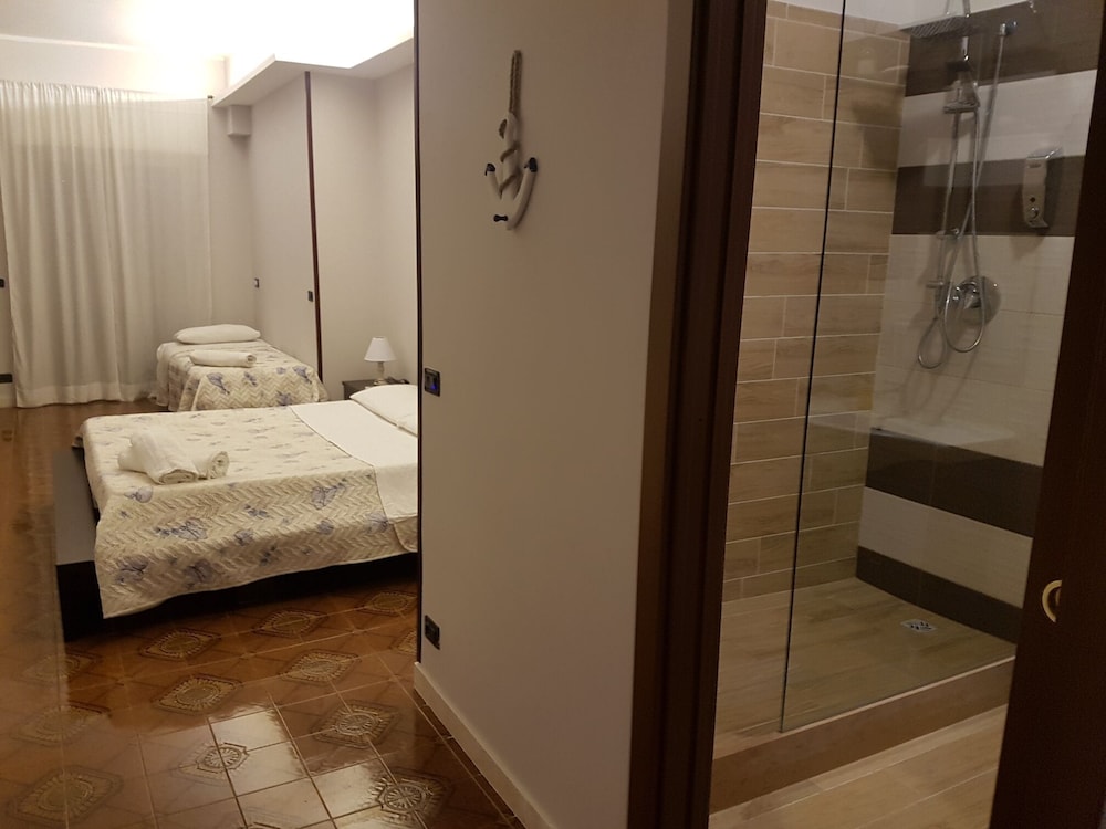 Deluxe Triple Room photo 3