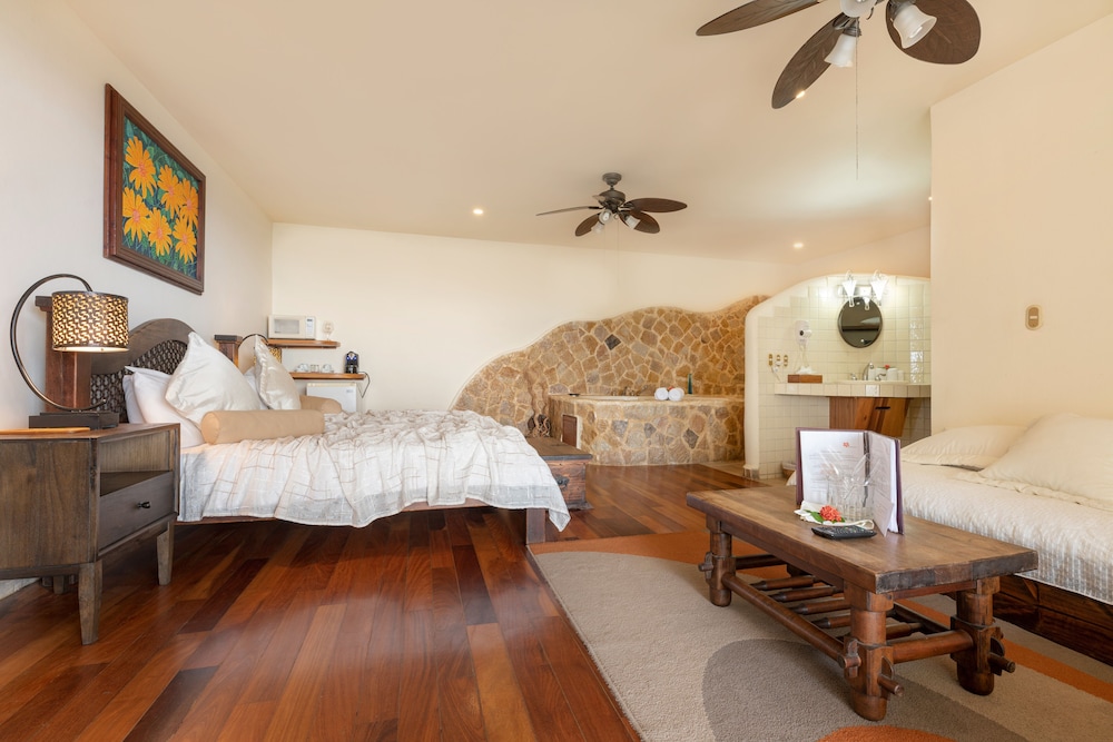Junior Suite with Ocean View - Photo 4