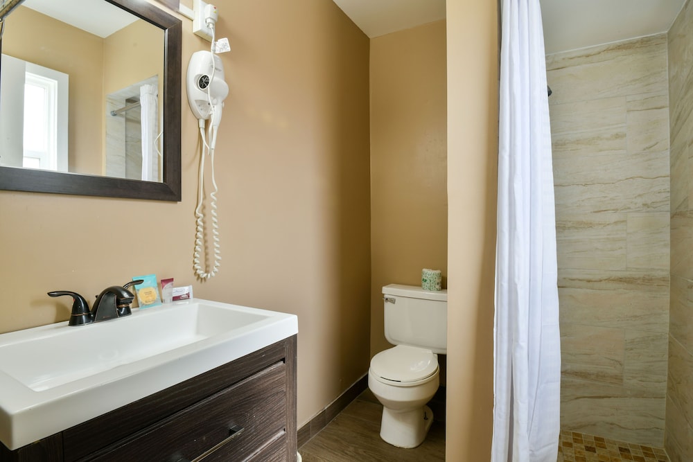 Superior Room, 1 King Bed, Non Smoking - Photo 9