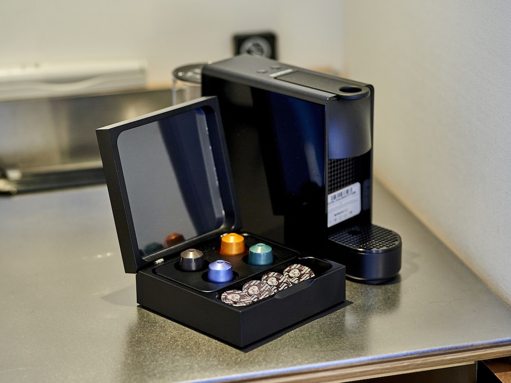 Premium Twin Room, Non Smoking - Photo 4