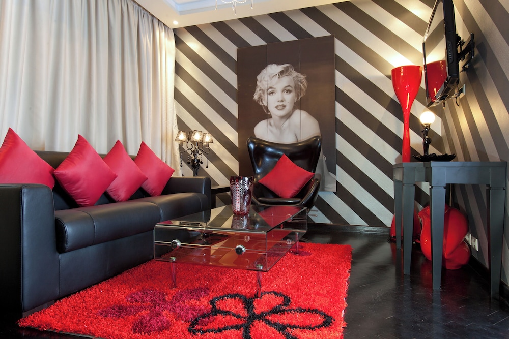 Prestige Suite with Balcony - Photo 9