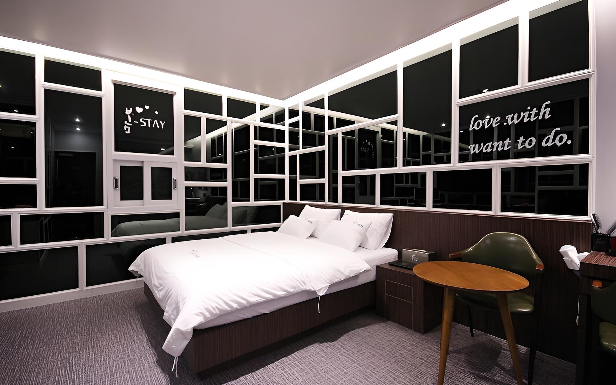 Room (Standard (1 vehicle per room)) - Photo 20