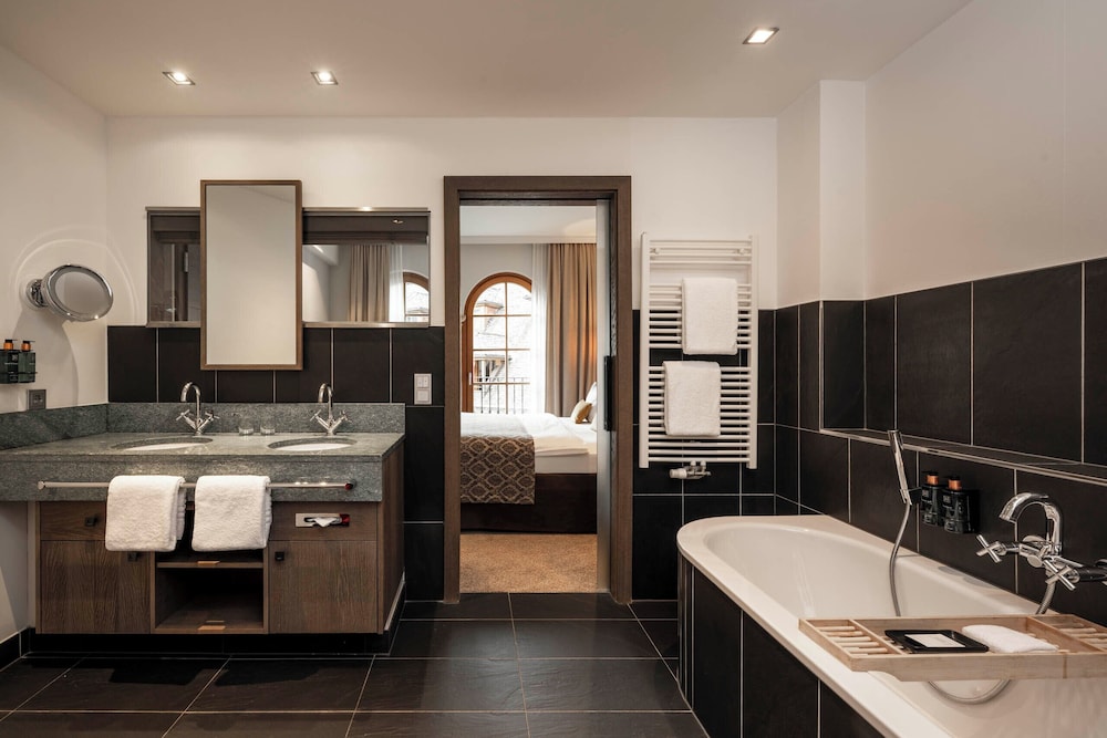Emperor Suite - Photo 6