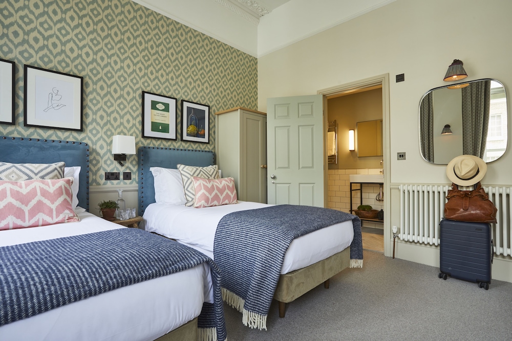 Generous Twin Room photo 1