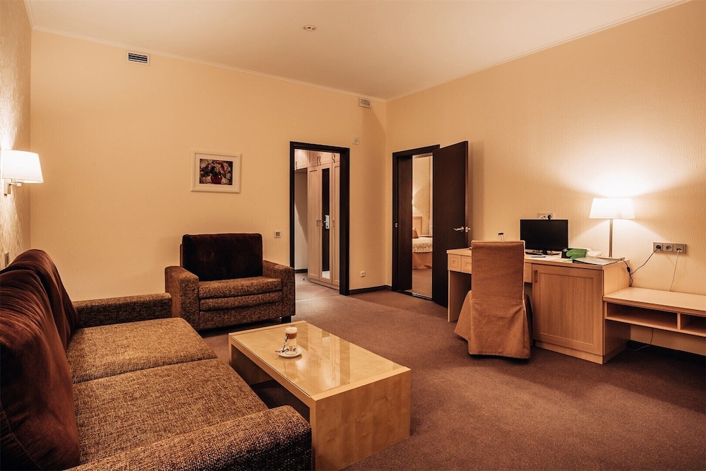 Family Room photo 2