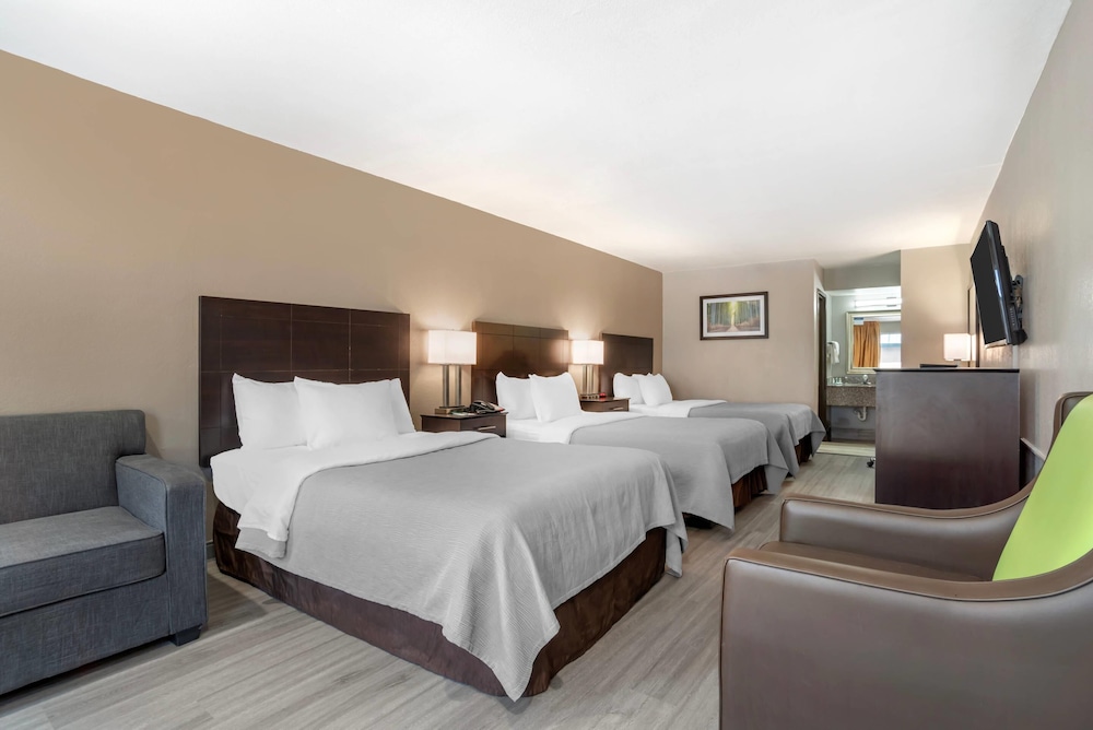 Suite, Multiple Beds, Non Smoking photo 3