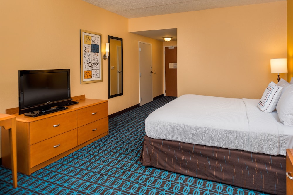 Room, 1 King Bed (Mobility/Hearing Access, Transf Shwr) - Photo 1