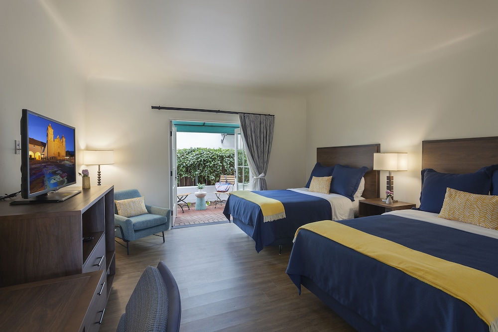 Superior Room, 2 Double Beds, Balcony - Photo 5