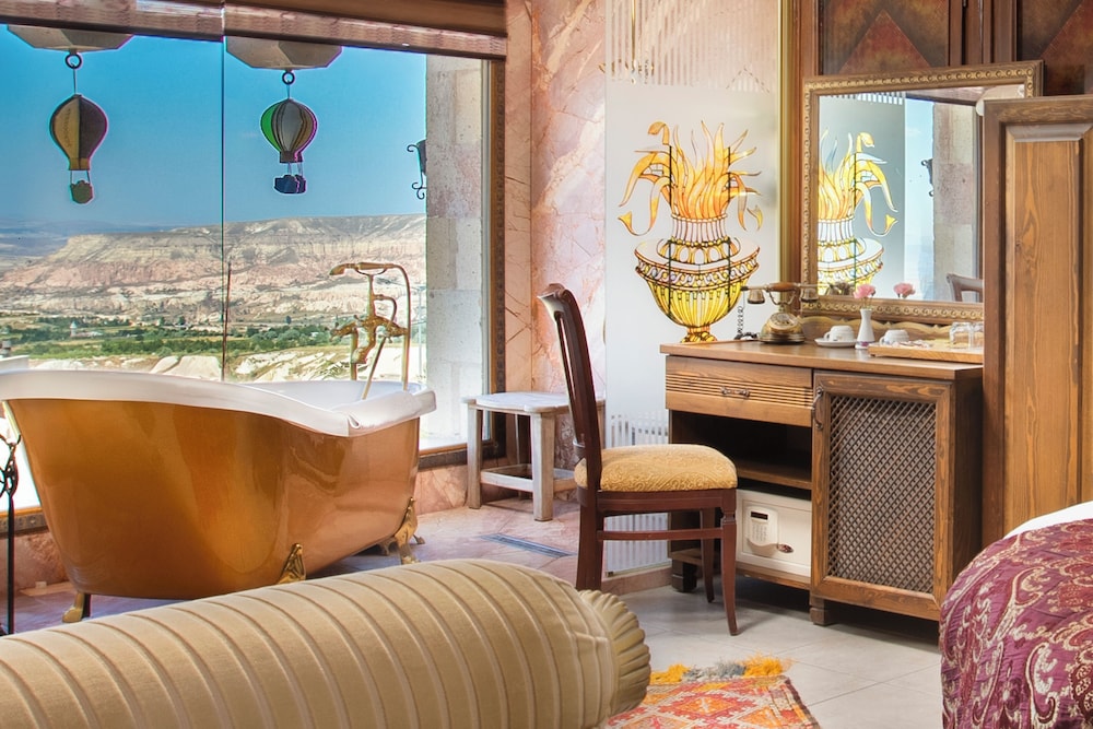 Luxury Room with Balloon View - Photo 2
