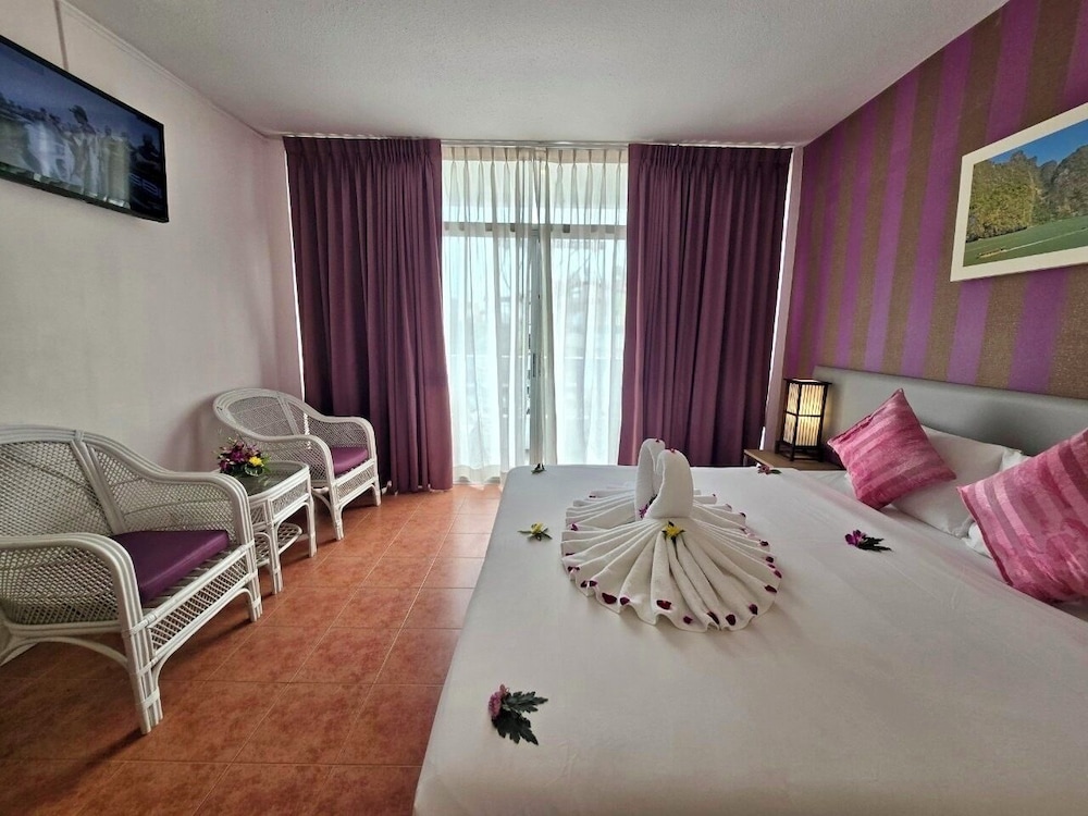 Deluxe Double Room with Balcony photo 3
