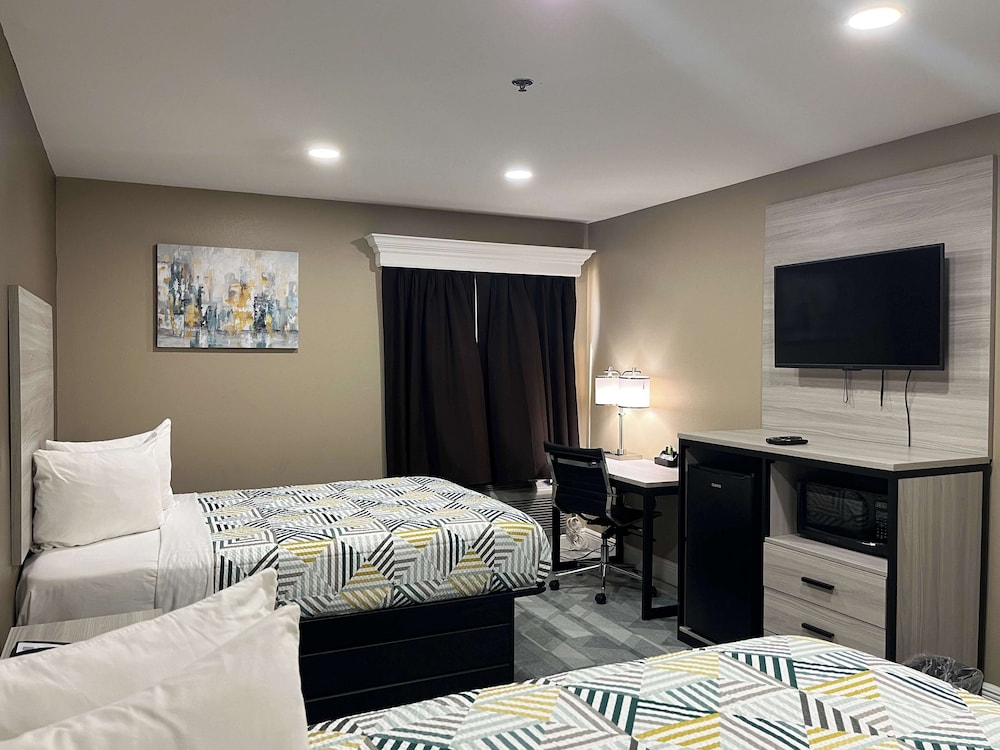 Deluxe Room, 2 Double Beds, Non Smoking, Refrigerator & Microwave photo 3