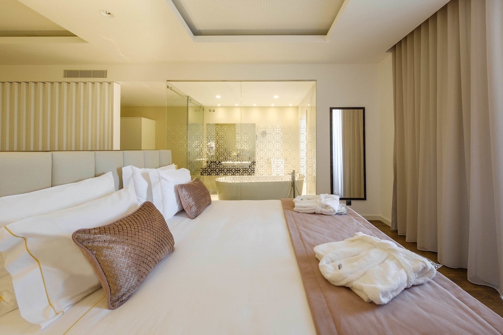 Superior Suite - Photo 5