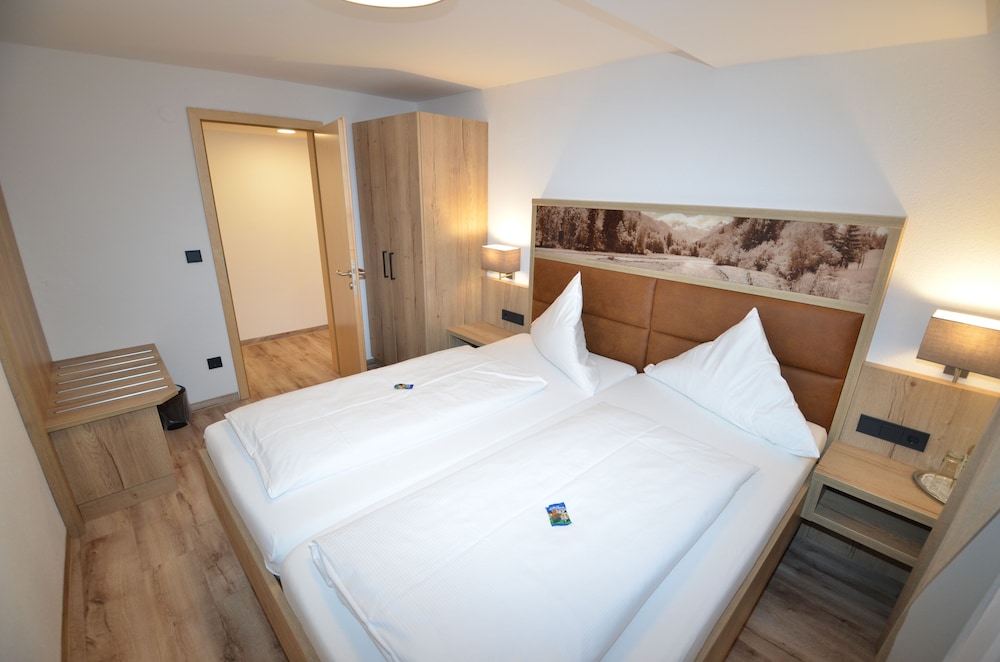 Grand Apartment, 3 Bedrooms, Balcony, Mountain View photo 3