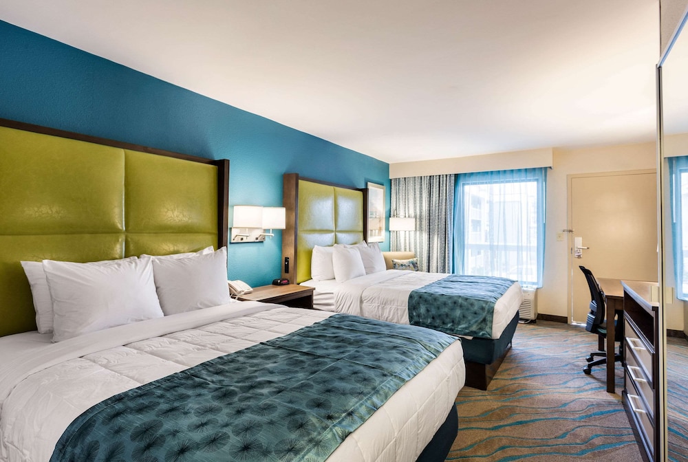 Standard Room, 2 Queen Beds, Non Smoking - Photo 4