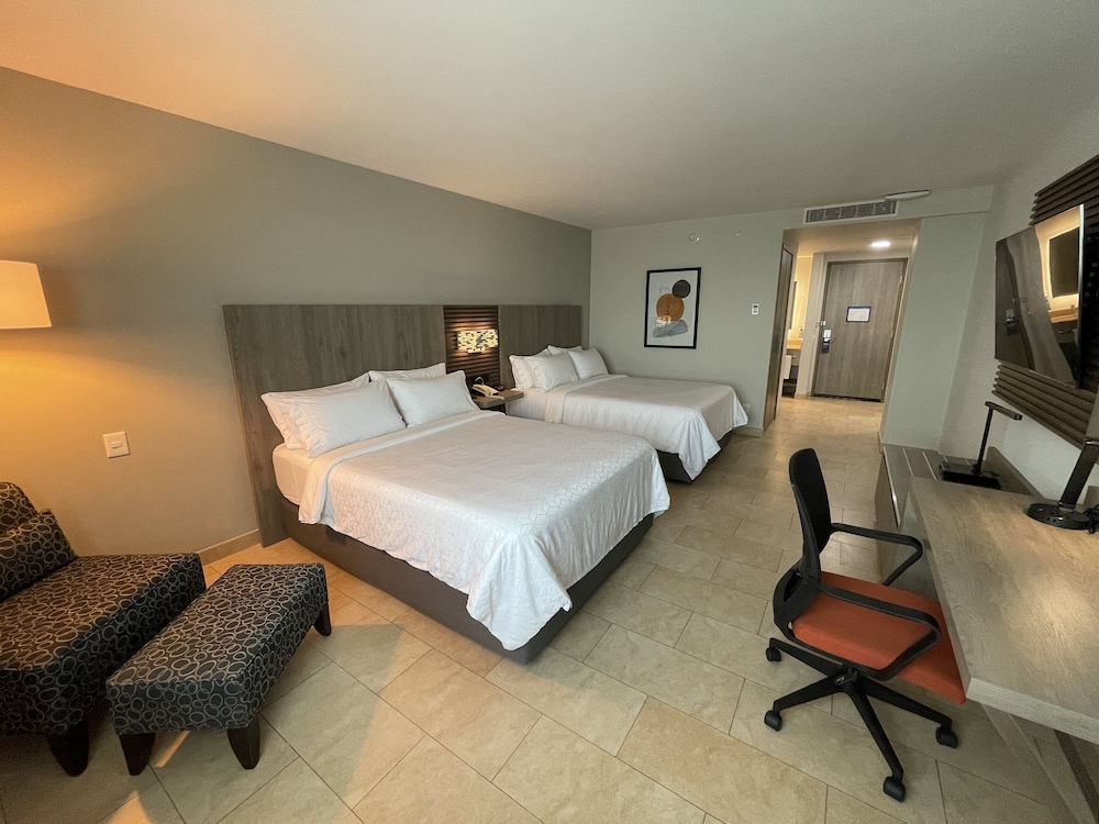 Standard Room, 2 Queen Beds thumbnail 6