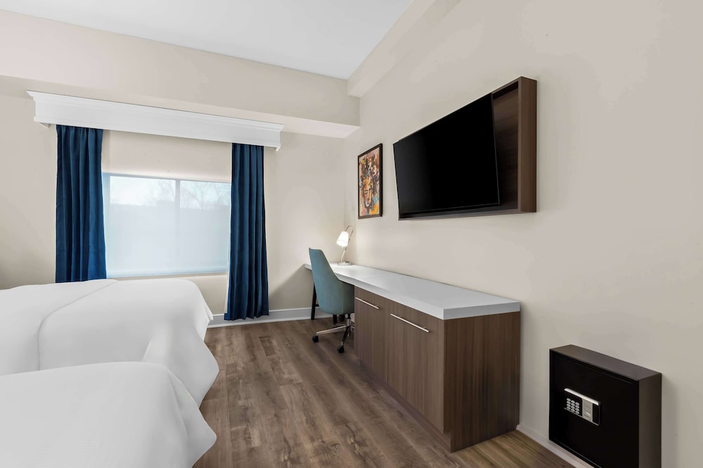 Suite, 2 Queen Beds, Non Smoking, Kitchen (Walk-in Shower;Larger Room) photo 2