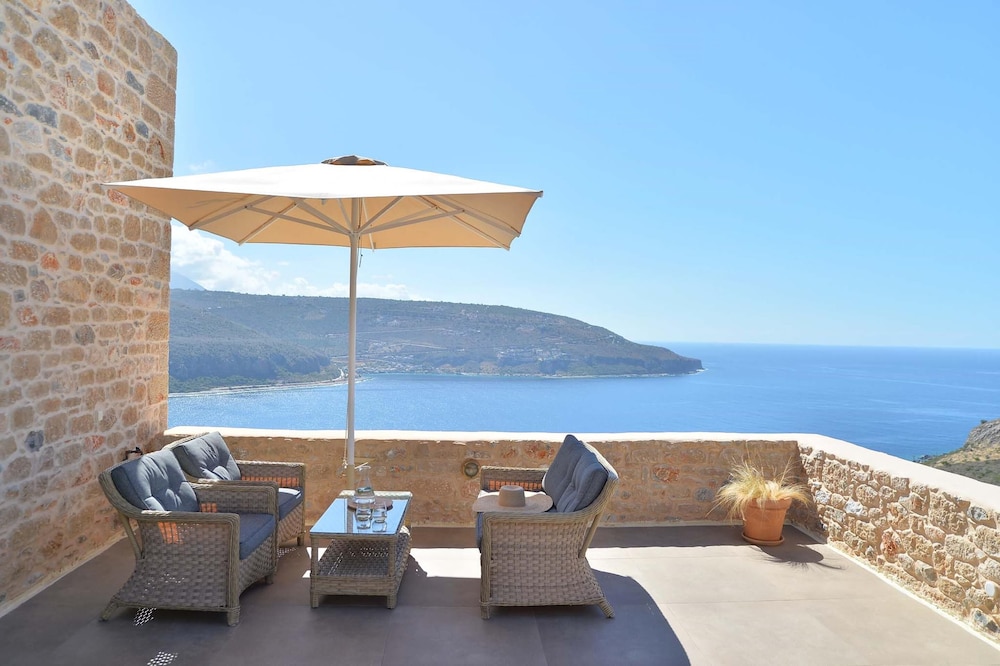 Deluxe Suite, Sea View - Photo 24
