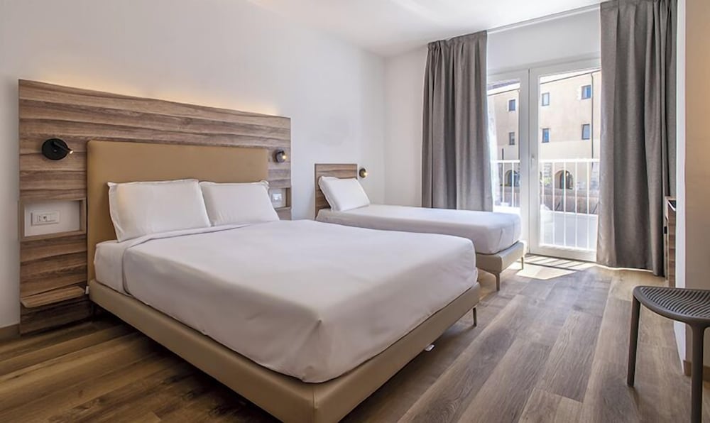 Superior Triple Room photo 3
