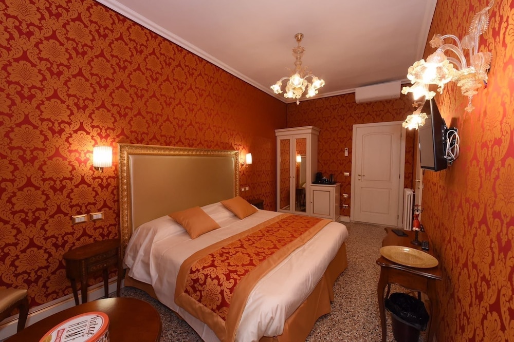 Deluxe Double Room, Non Smoking, City View photo 2