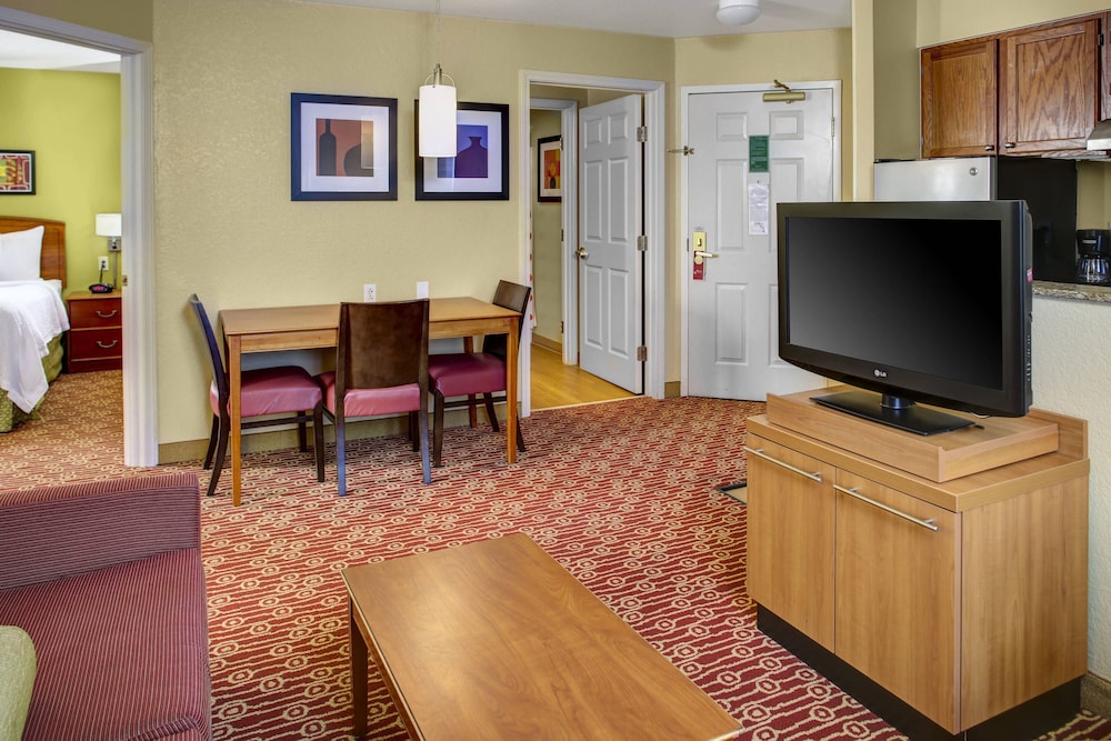 Suite, 2 Bedrooms photo 3