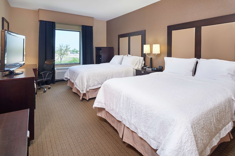 Room, 2 Double Beds, Accessible, Bathtub - Photo 1