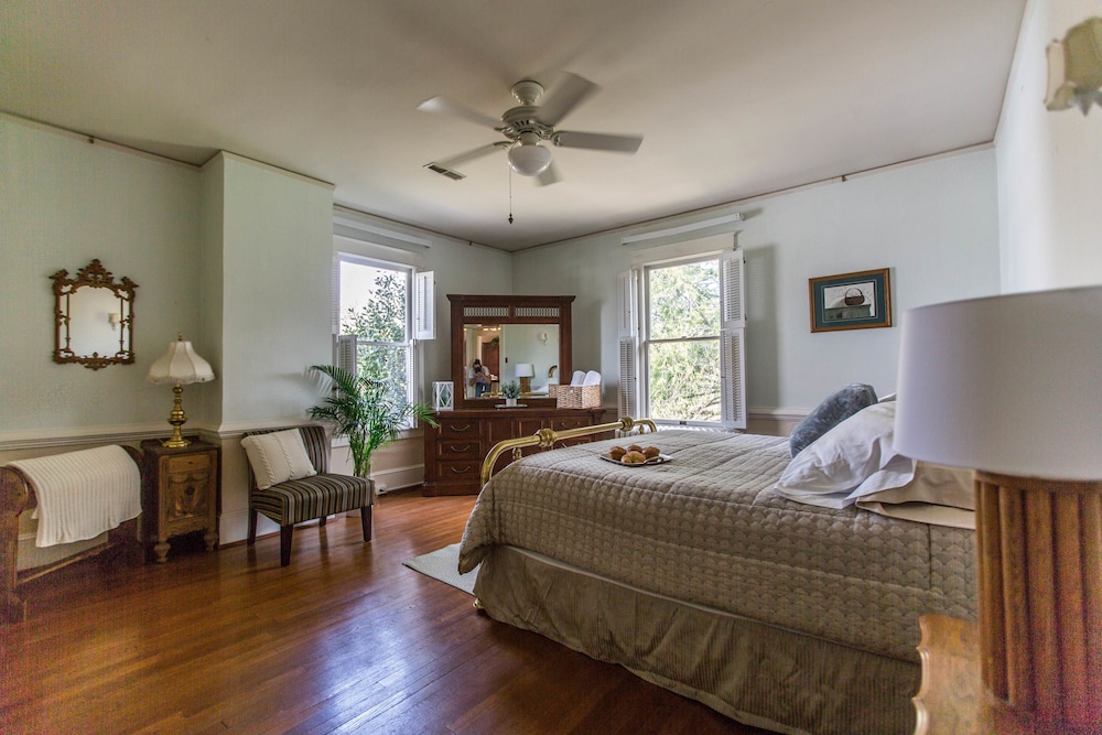 Room (Spacious King with Garden View) photo 1
