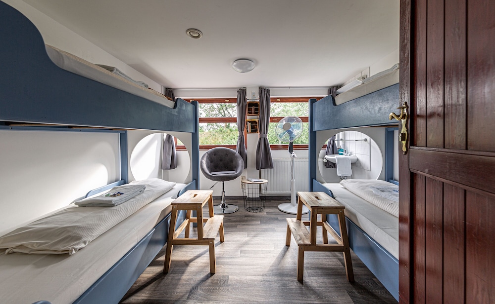 Quadruple Room, 1 Bedroom, Shared Bathroom photo 1