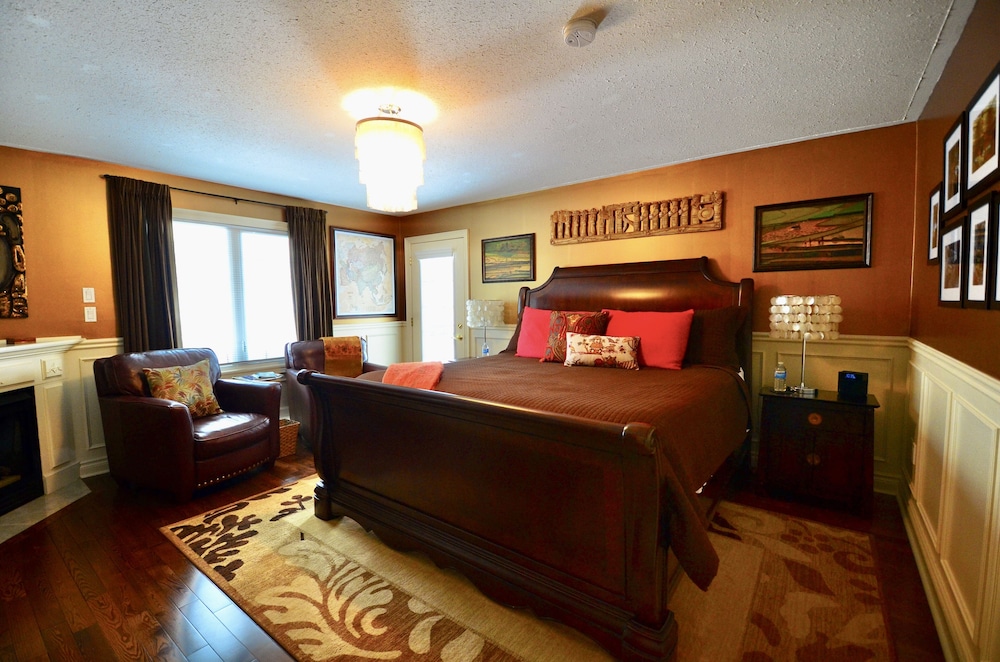 Suite, 1 King Bed (Silk Road Suite)