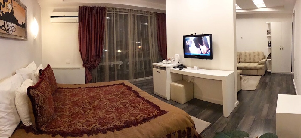 Deluxe Suite photo 1