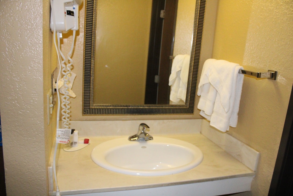 Standard Double Room, 2 Queen Beds photo 3