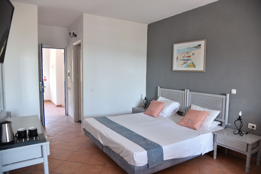 Deluxe Studio, 2 Twin Beds