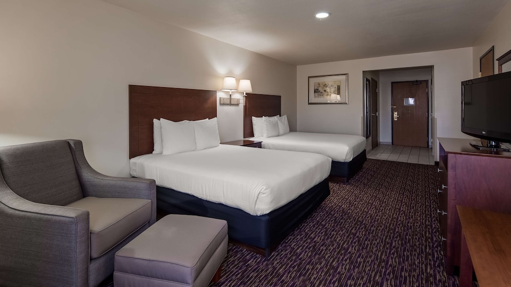 Standard Room, 2 Queen Beds, Non Smoking, Refrigerator & Microwave photo 1