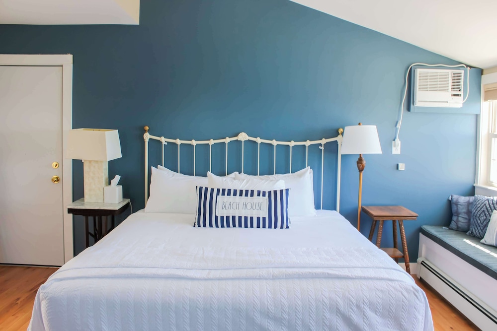 Oceanview King Suite photo 2