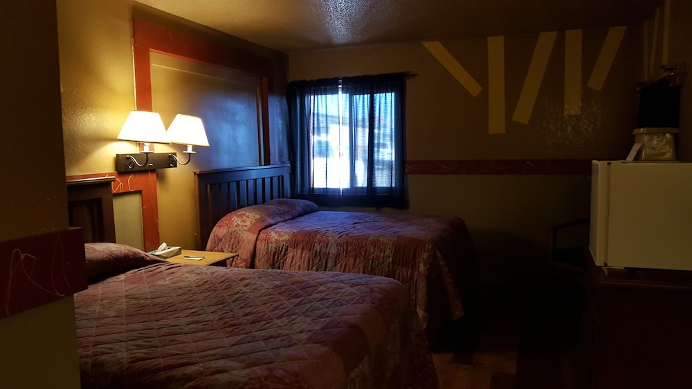 Family Suite, 2 Queen Beds, Accessible, Refrigerator & Microwave photo 2