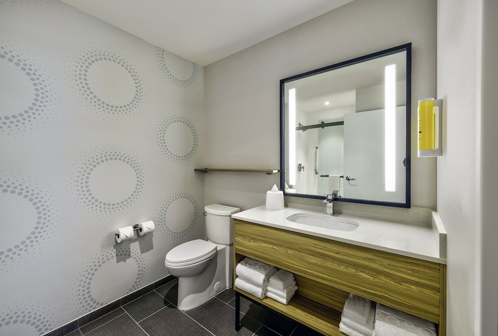 Suite, 1 Queen Bed, Accessible, Non Smoking (Hearing) - Photo 5