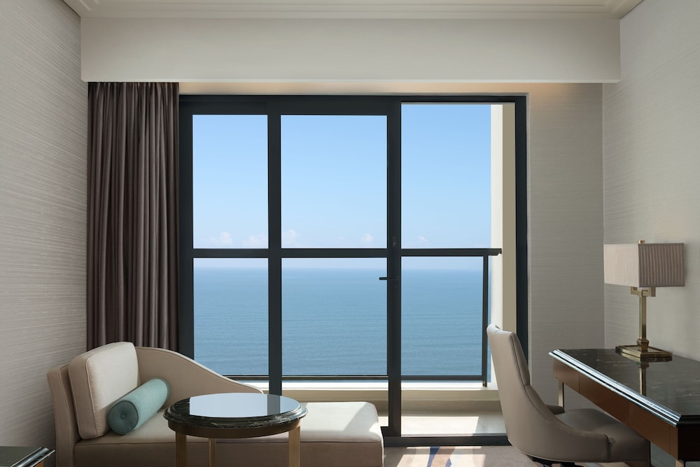 Room, 1 King Bed, Non Smoking, Ocean View photo 3