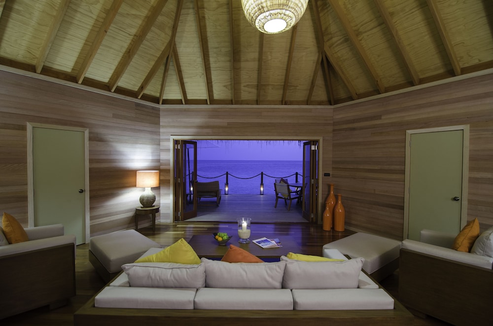 Suite, 2 Bedrooms, Overwater photo 1