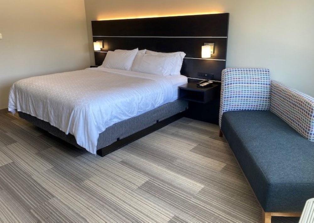 Standard Room, 1 King Bed, Accessible (Communications, Accessible, Tub) - Photo 1