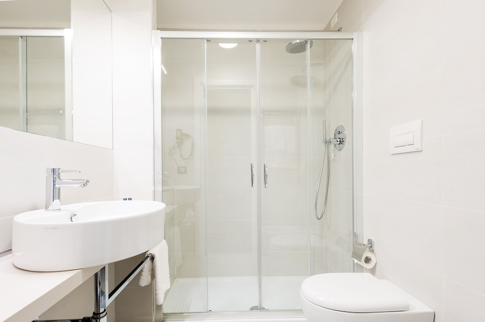 Comfort Room - Photo 2